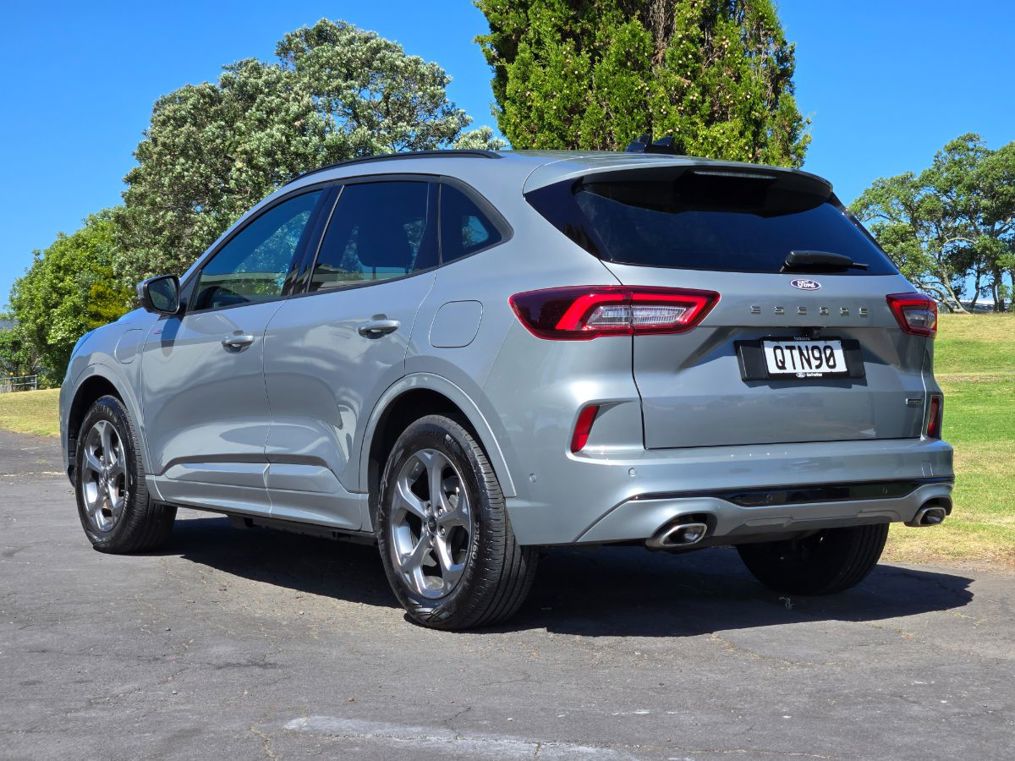 Ford Escape ST-Line X PHEV.