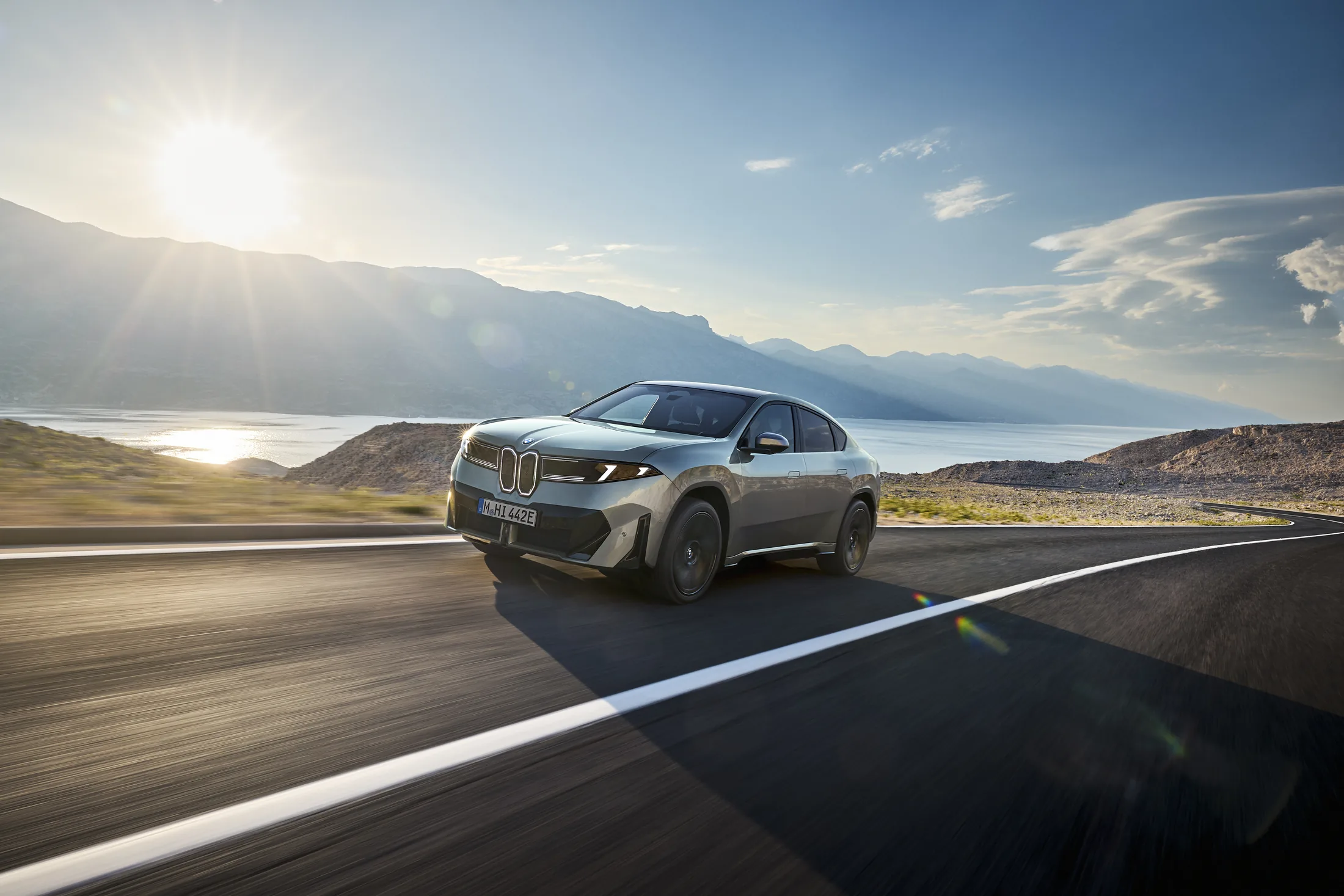 BMW iX4 debuts with up to 828km range