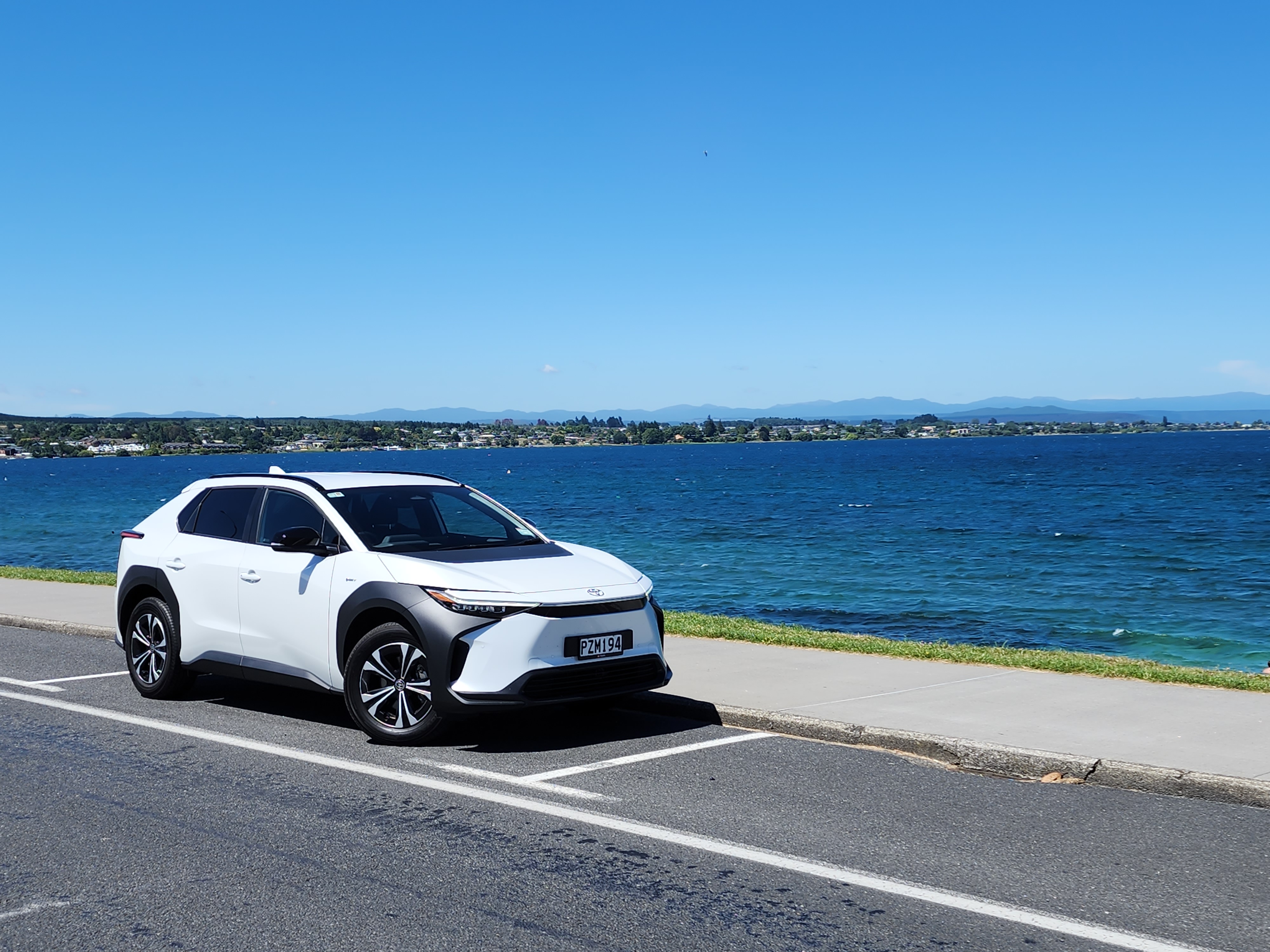 Długoterminowy test Toyoty bZ4X Pure EV: Jaki jest realny zasięg elektrycznego SUV-a Toyoty?