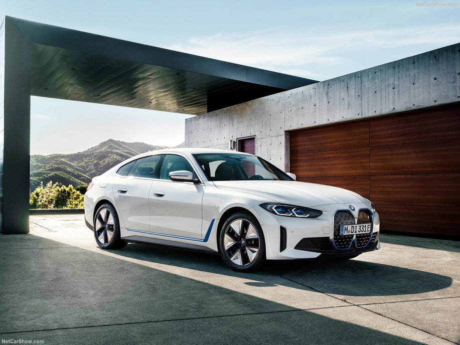 BMW i4.