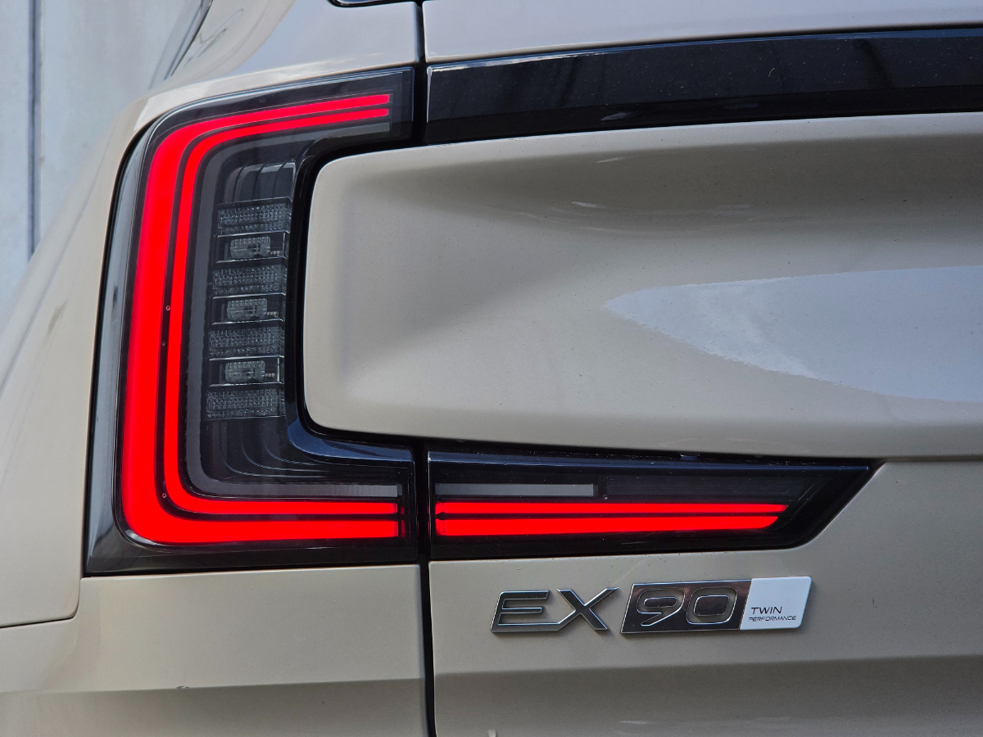Volvo EX90 Ultra Performance.
