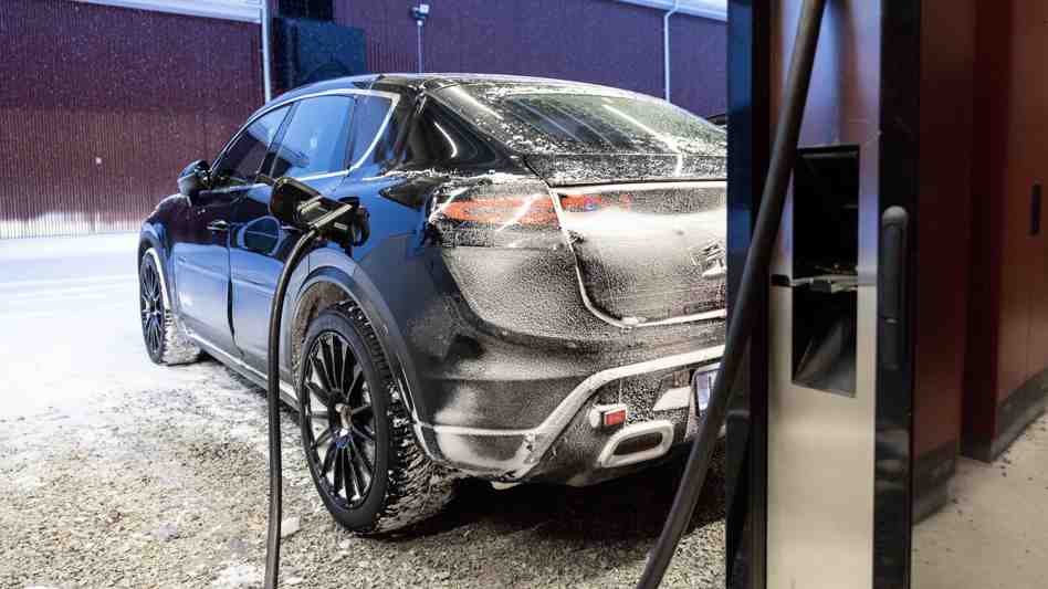 2025 Porsche Macan EV