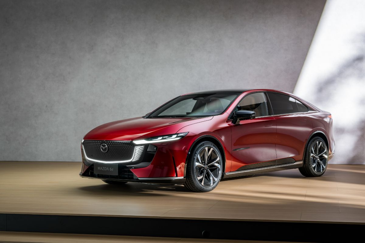 El Mazda6 regresa como un fastback puramente eléctrico y de tracción ...