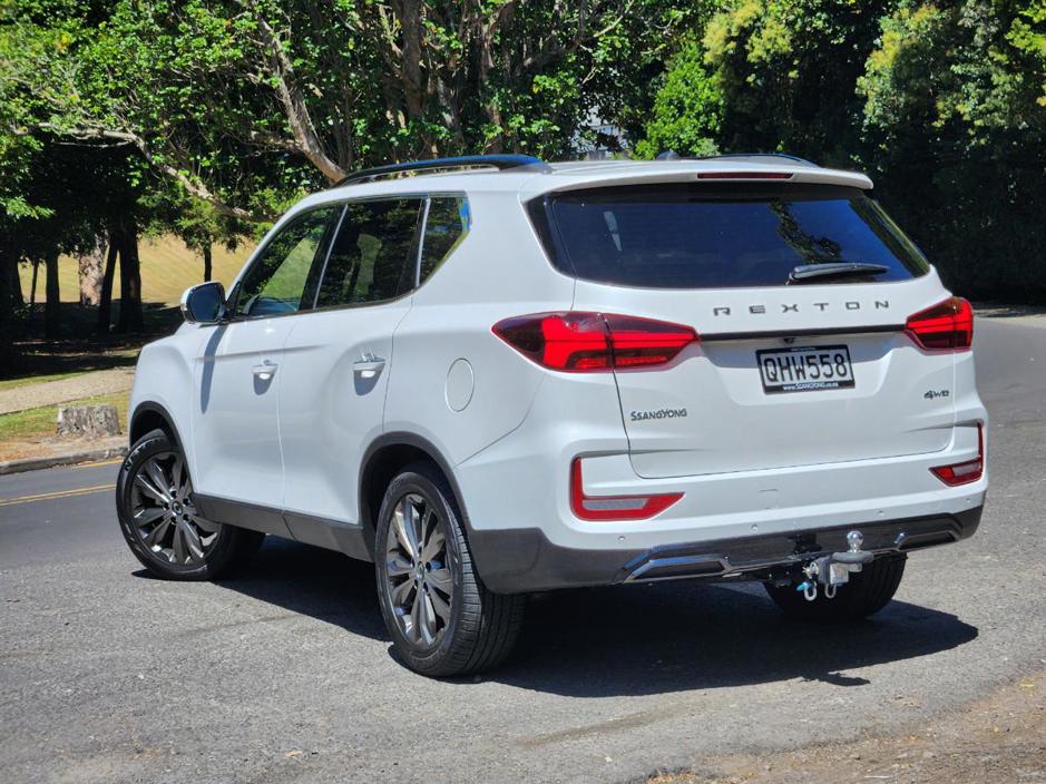 SsangYong Rexton rear