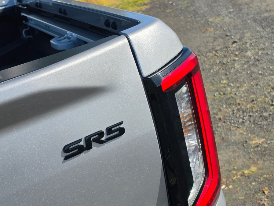 Toyota Hilux SR5 manual.