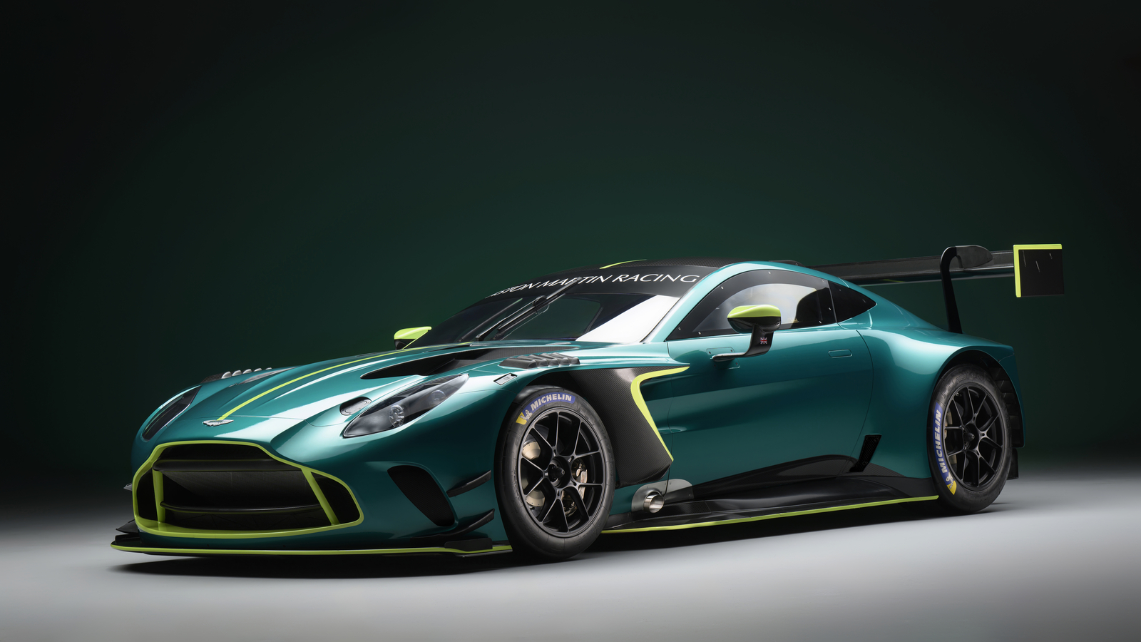 Aston Martin debuts formidable Vantage GT3 racer - Driven Car Guide