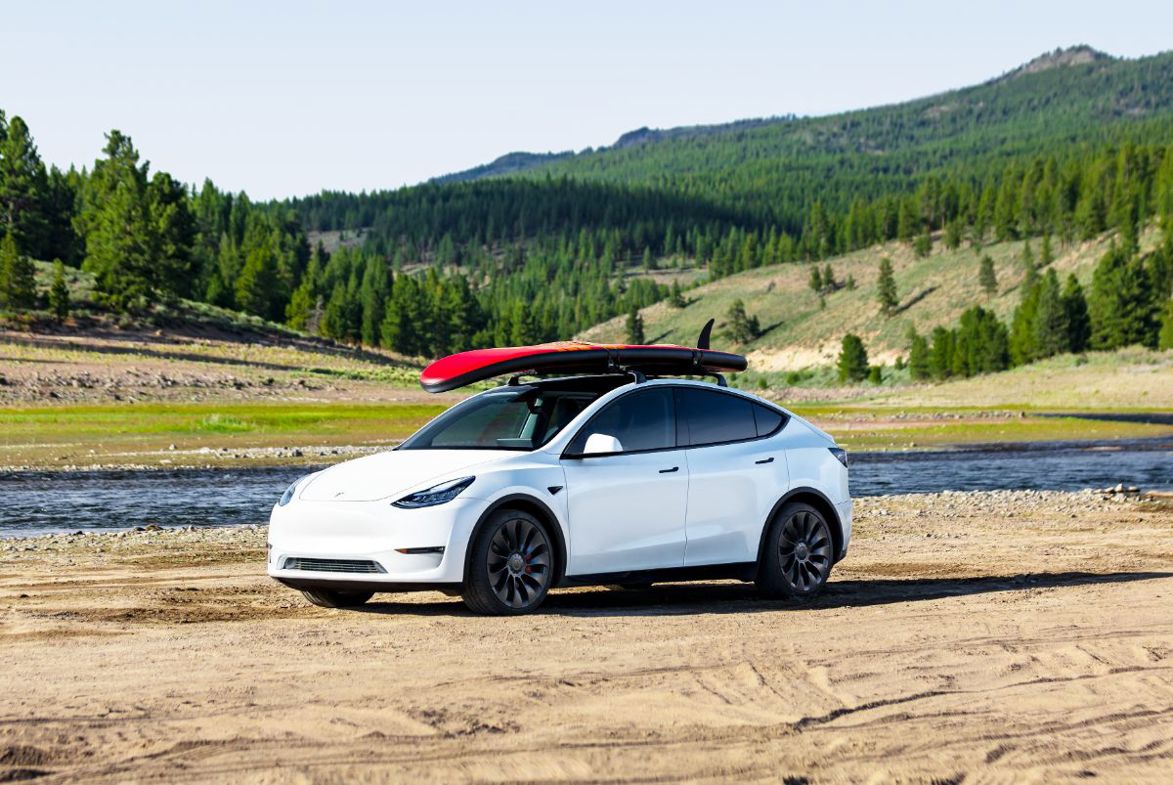 Tesla Model Y, class winner COTY 2023.