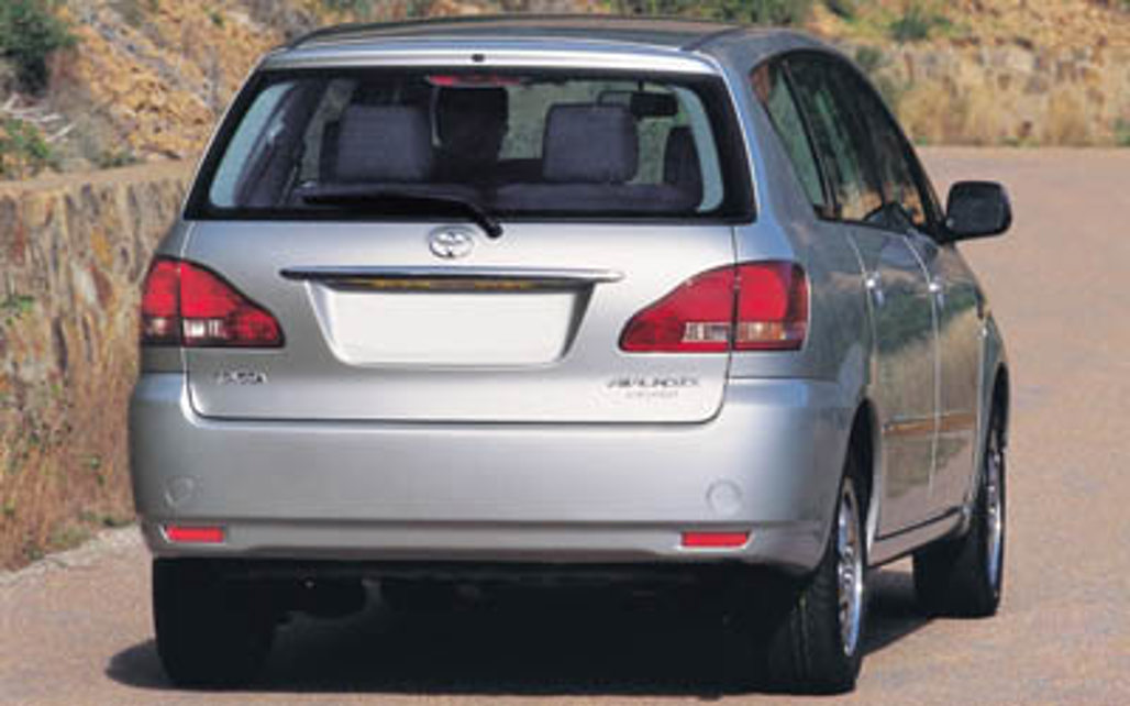 TOYOTA AVENSIS VERSO 2004 5-Door People Mover