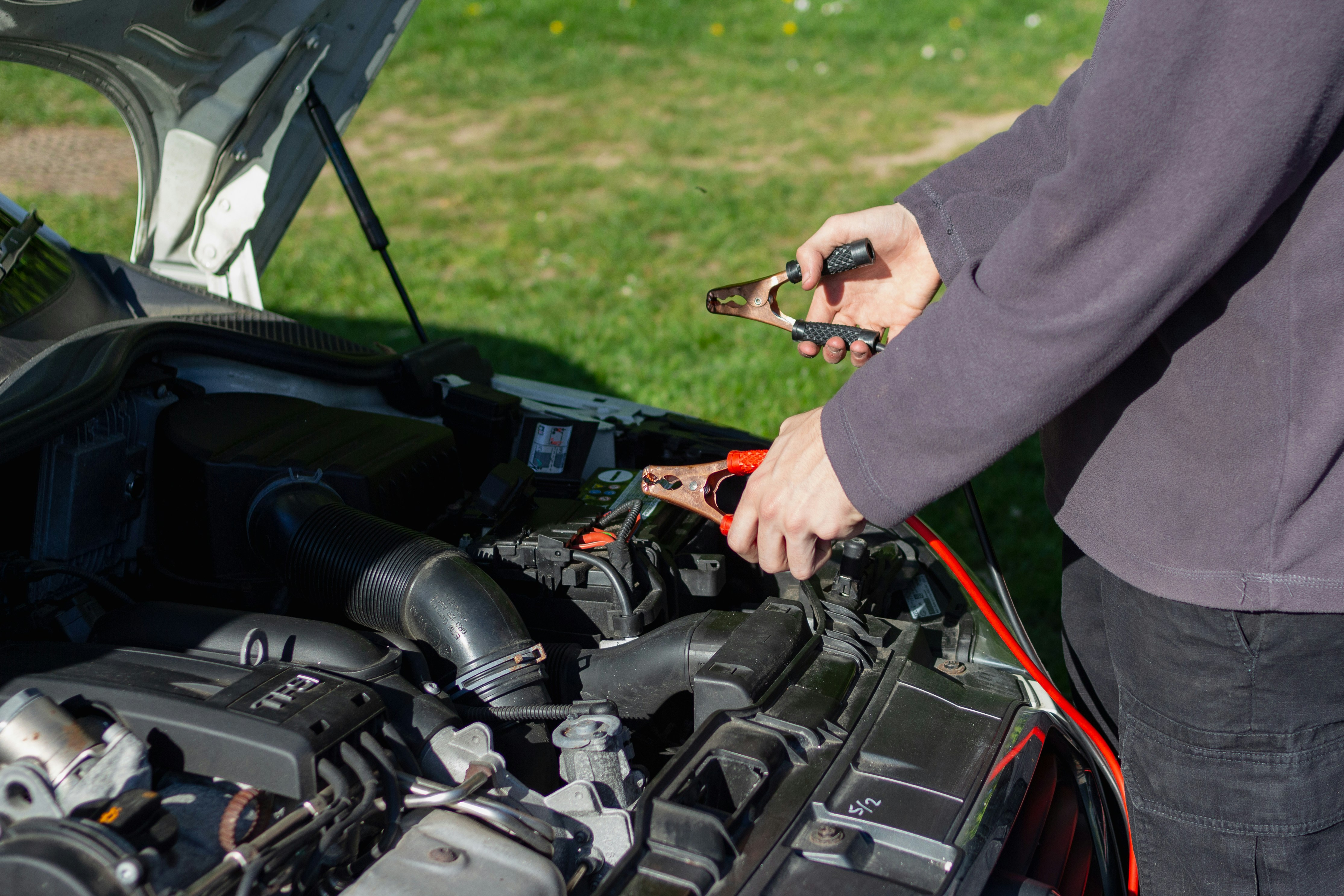 How to jump start a car safely: a step-by-step guide for drivers ...