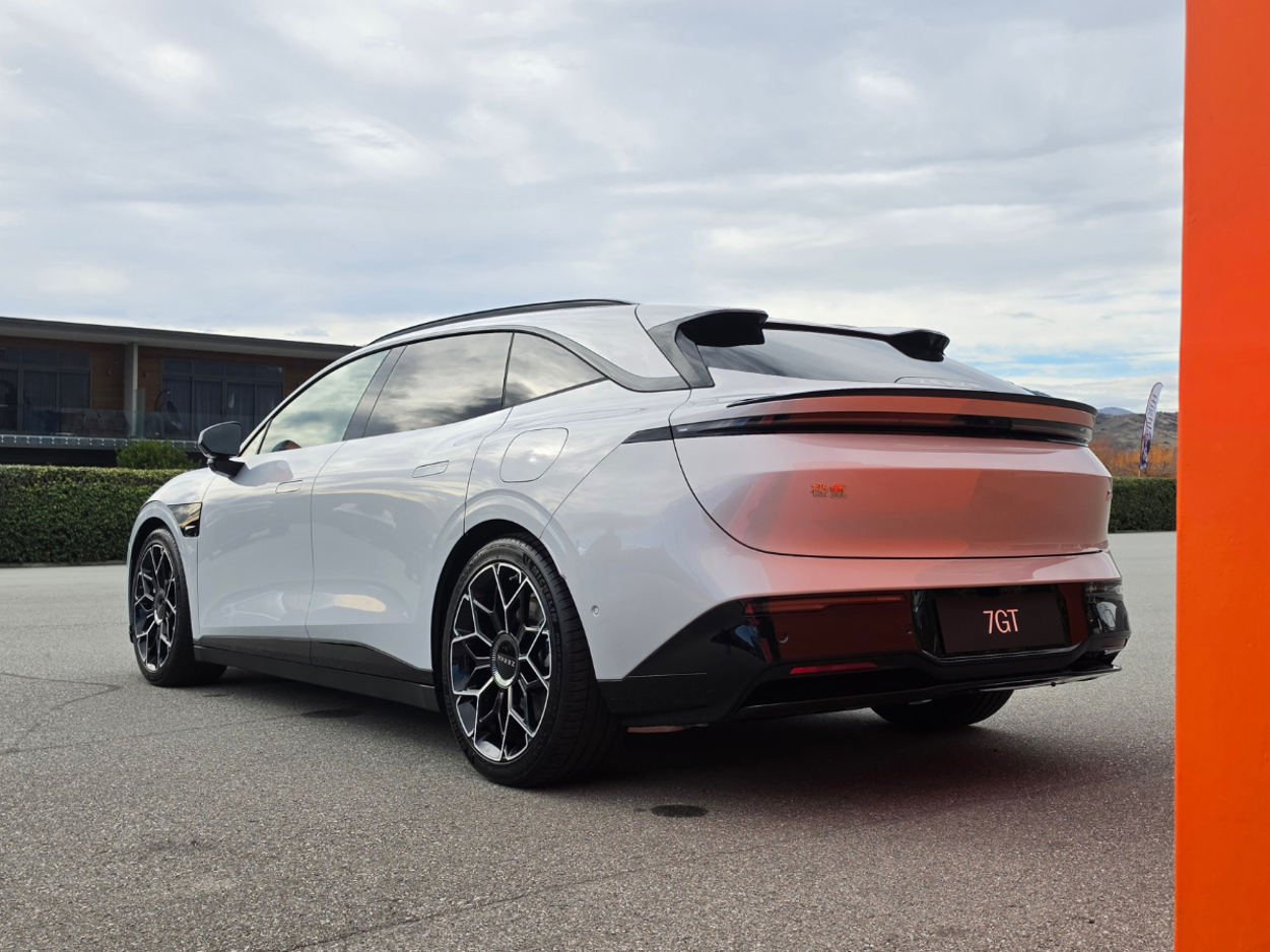 Zeekr 7GT.