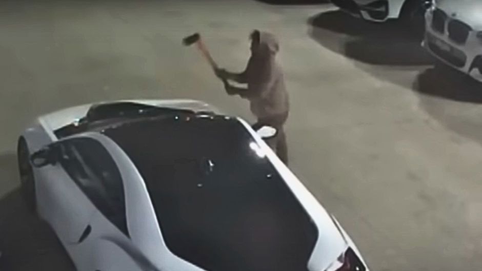 Melbourne man armed with axe destroys 20 cars, causes 100k in damages