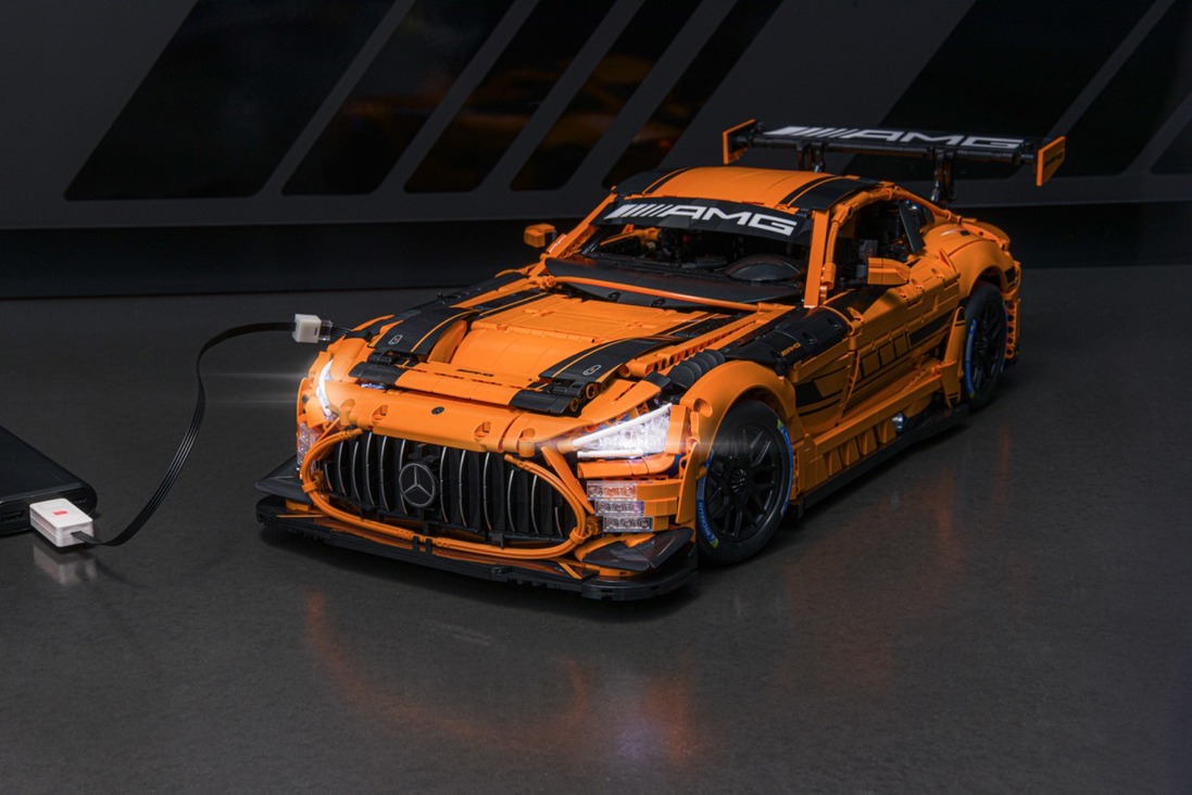 Mercedes-AMG GT3 1:8 scale model