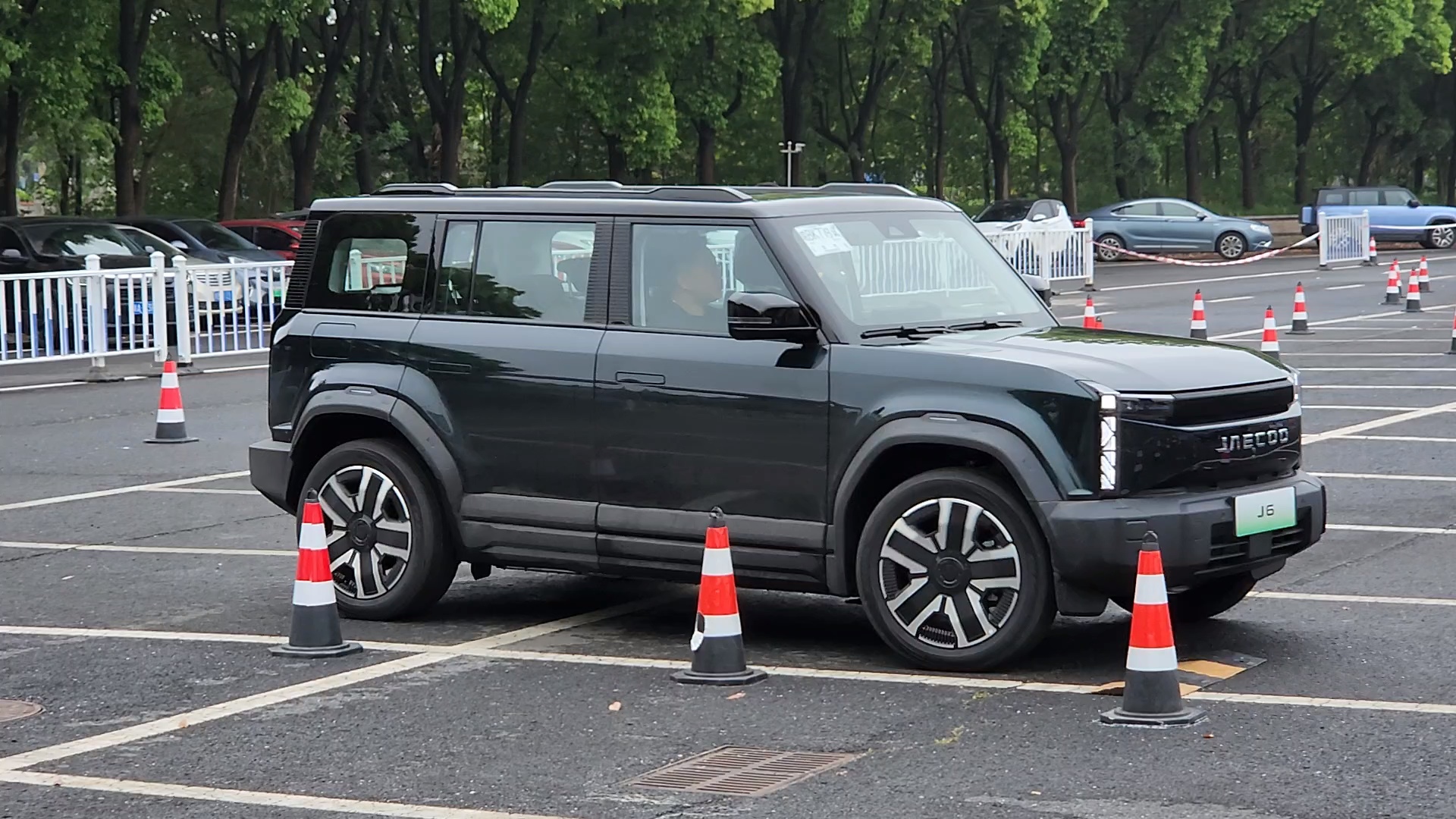 Jedziemy Jaecoo J6 Chery, w pełni elektrycznym kompaktowym SUV-em o wyglądzie retro