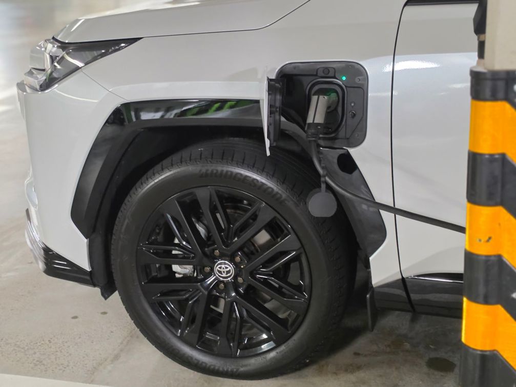 Toyota RAV4 XSE PHEV.