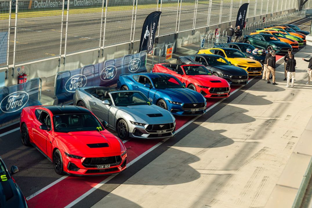 Ford Mustang GT and Dark Horse.