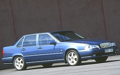 A VOLVO S70 vehicle