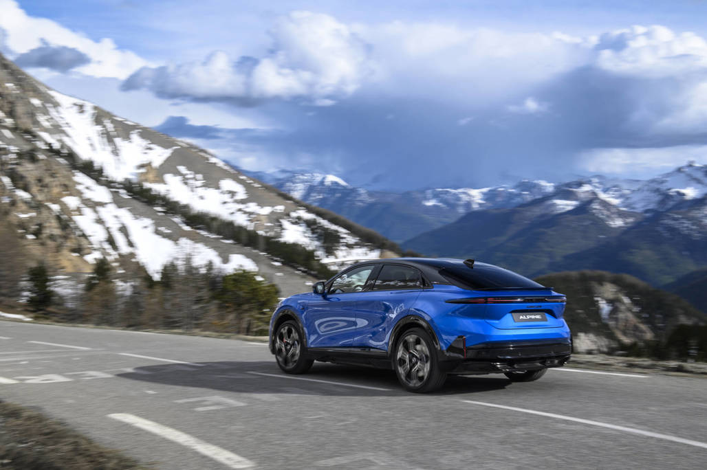 Alpine Alpine A390 revealed: all-electric sport fastback channels A110 spirit ...