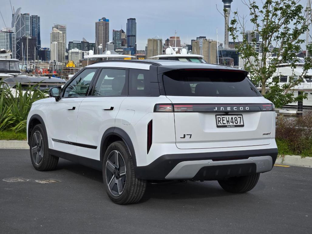 Range Rover J7 Jaecoo J7 Super Hybrid System PHEV quick review: extended-range rover ...
