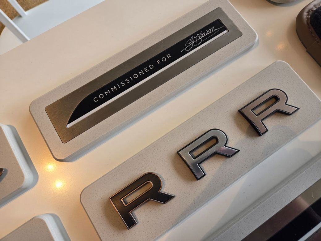 Range Rover SV Bespoke Haast Edition.