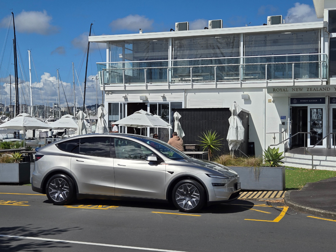 Tesla Model Y.