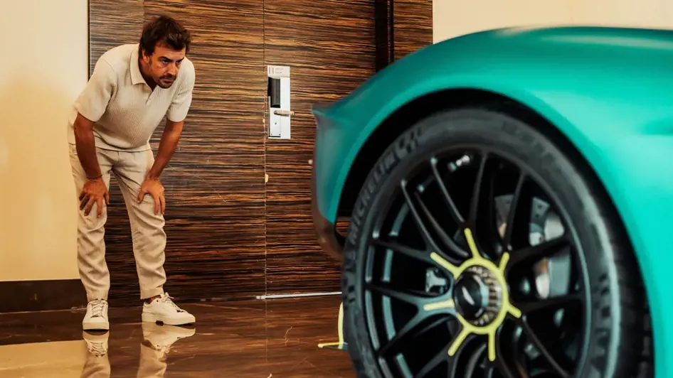 Fernando Alonso Aston Martin Valkyrie