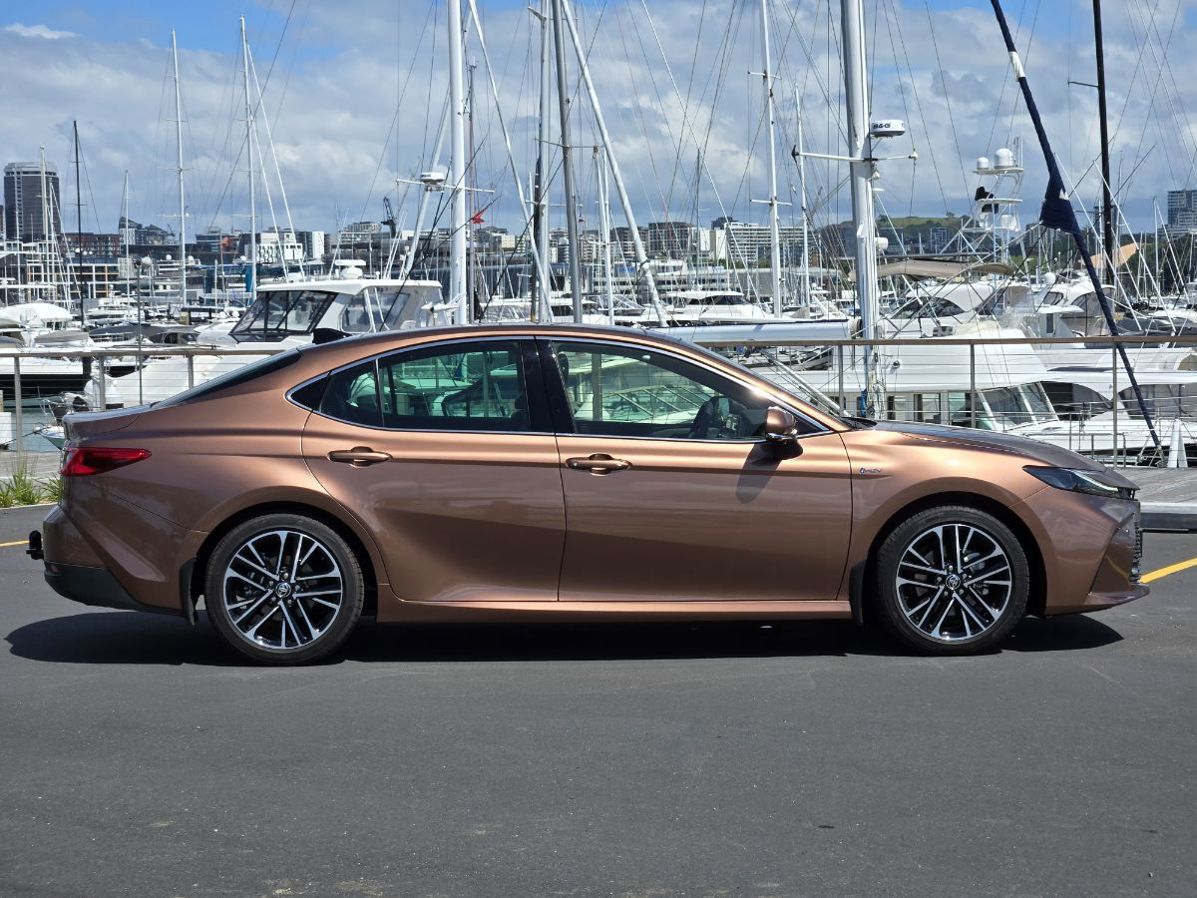Toyota Camry ZR.