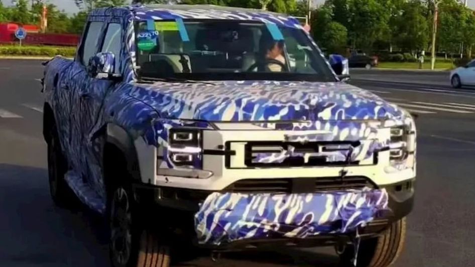 BYD electric ute camo