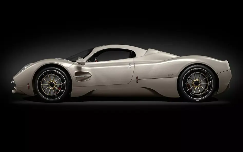 Pocher Pagani Utopia 1:8 scale model