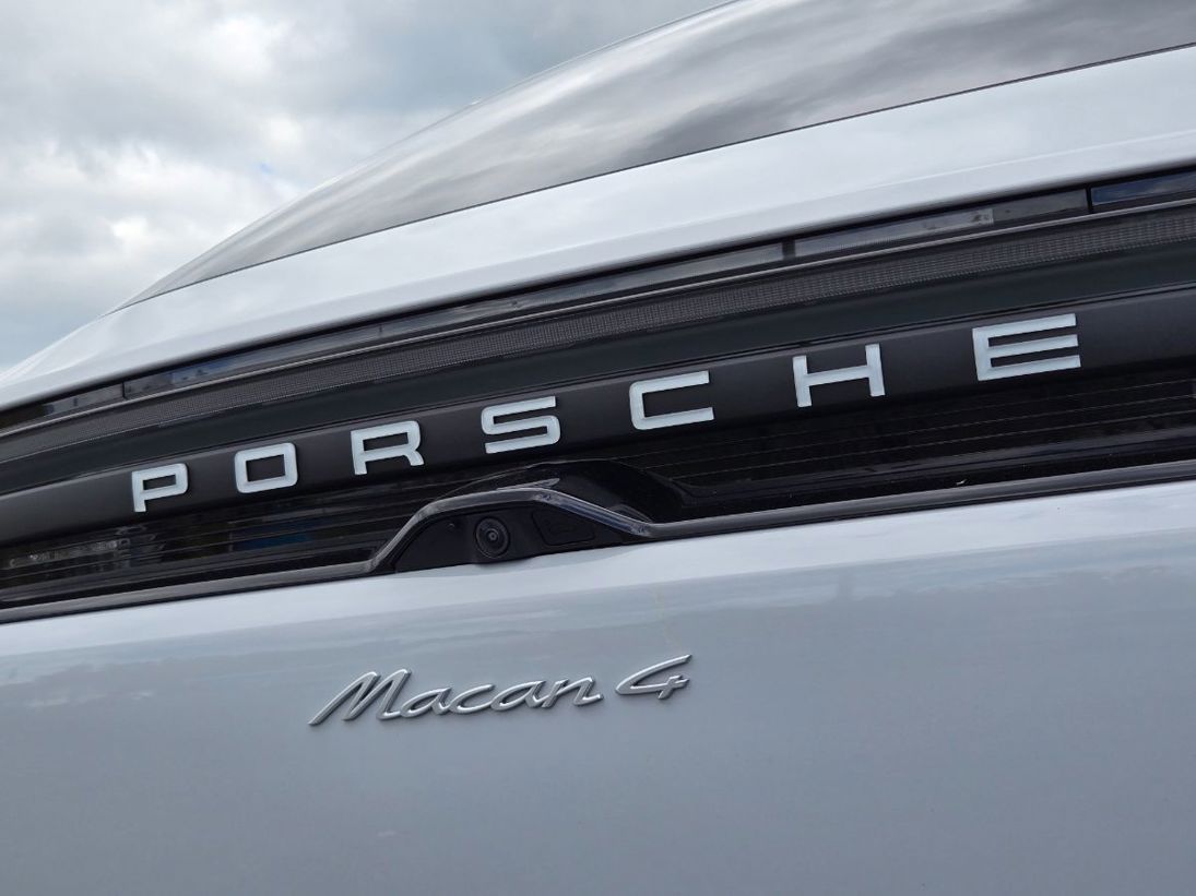 Porsche Macan 4 Electric.