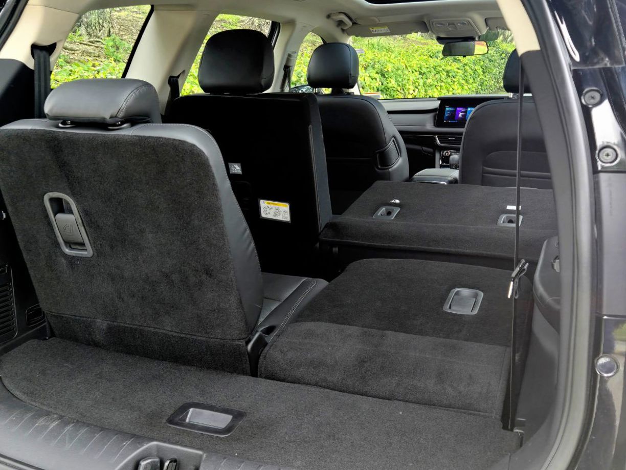 Mahindra XUV700 AX7L Black Edition.