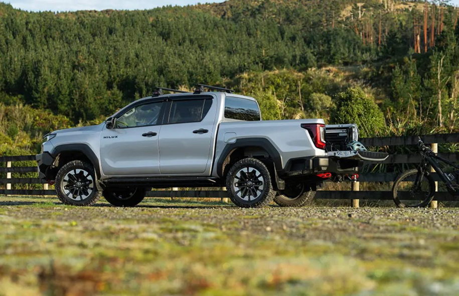 Toyota Hilux SR5 manual.