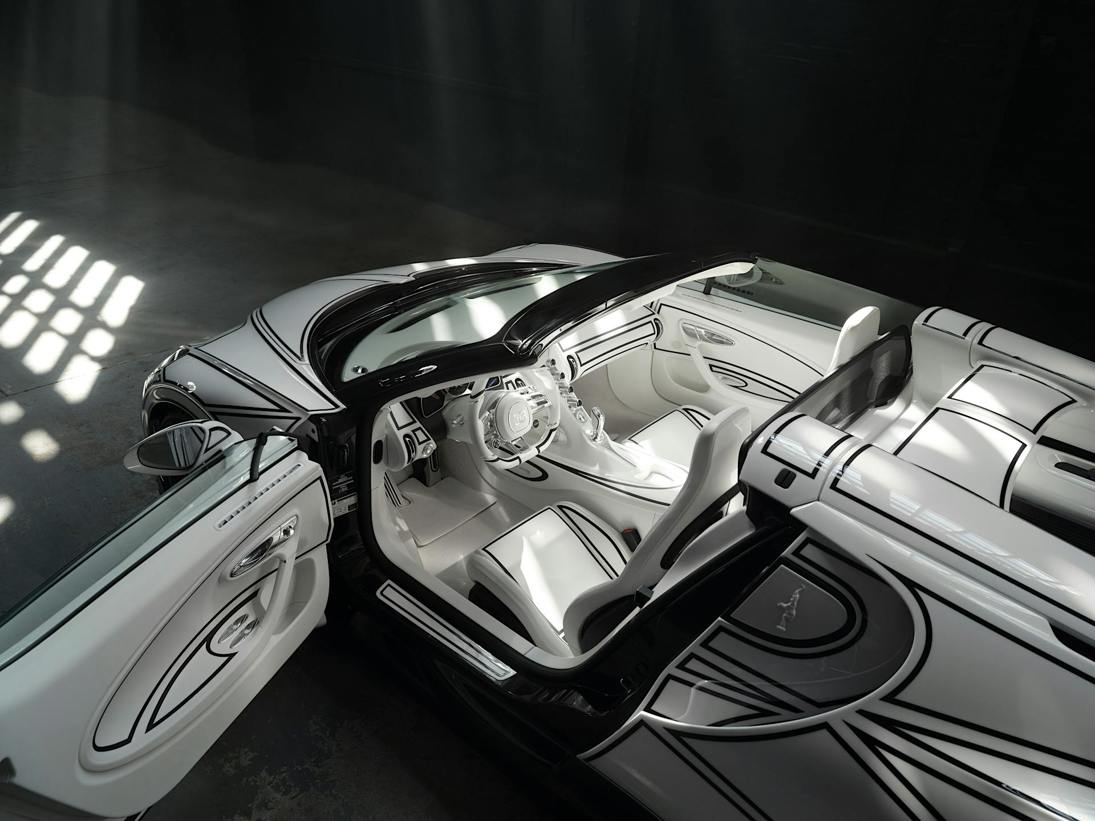 Bugatti W16 Mistral porcelain