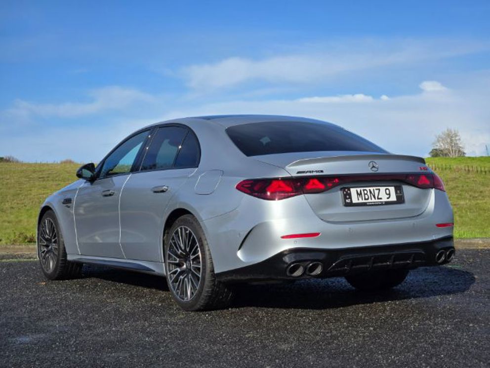 Mercedes-AMG E 53 PHEV.