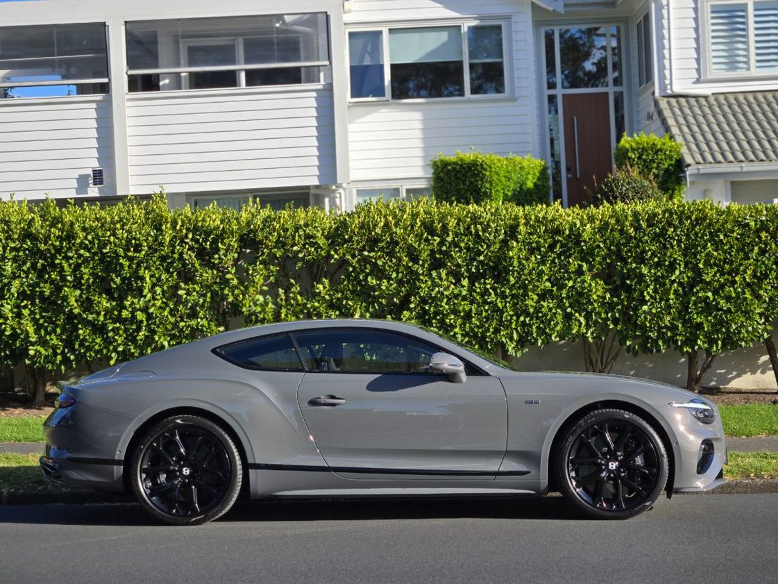Bentley Continental GT Speed PHEV.