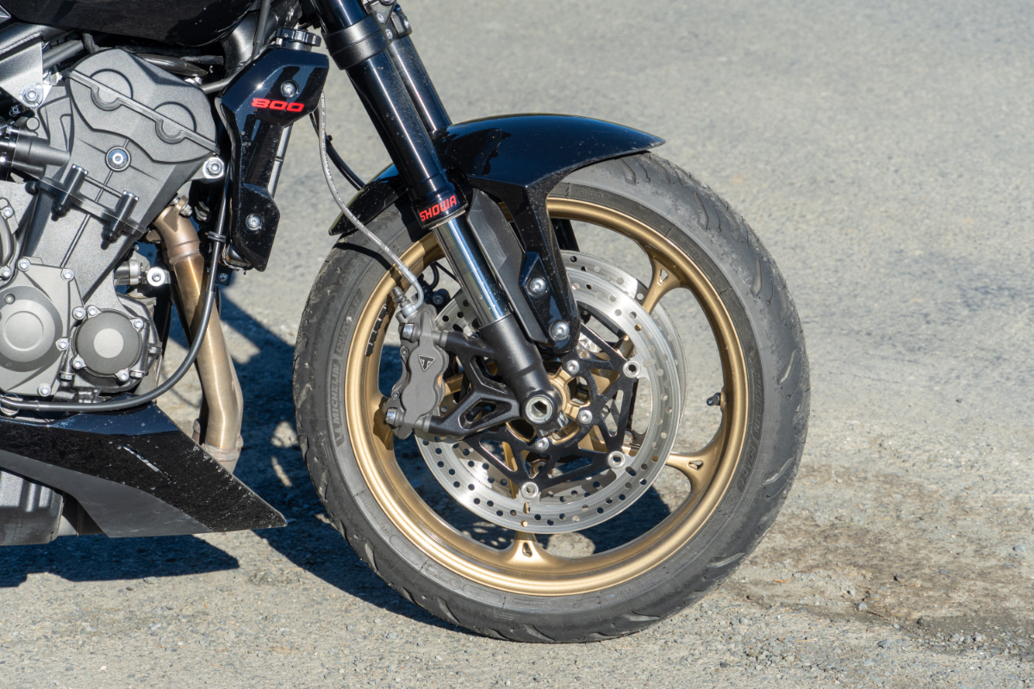 Triumph Trident 800.