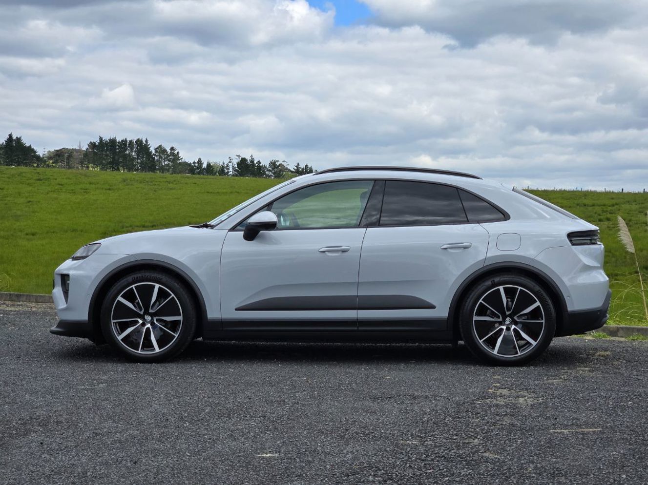 Porsche Macan 4 Electric.