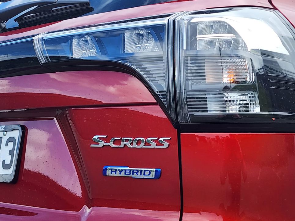 Suzuki S-Cross Hybrid JLX 2WD.