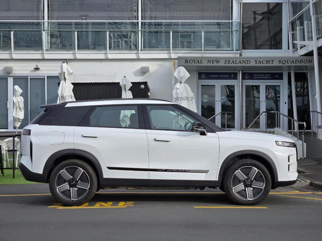 Range Rover J7 Jaecoo J7 Super Hybrid System PHEV quick review: extended-range rover ...