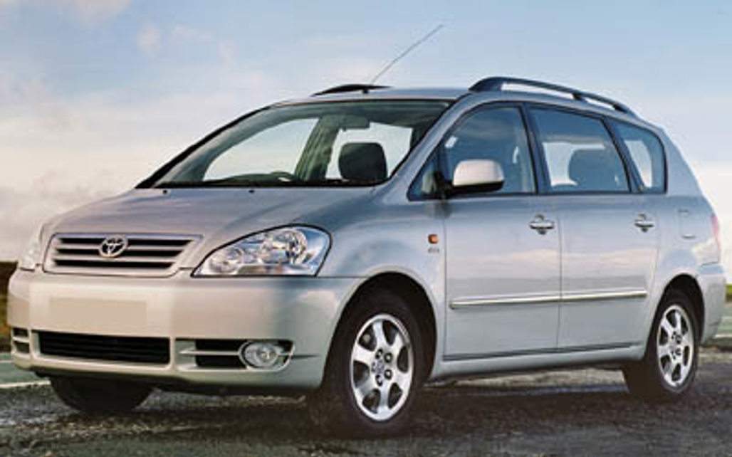 TOYOTA AVENSIS VERSO 2004 5-Door People Mover