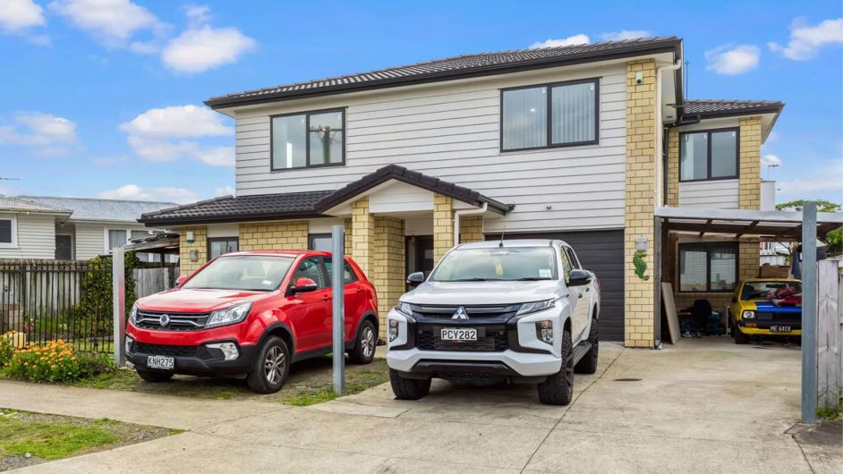 Ssangyong Korando and Mitsubishi Triton ute