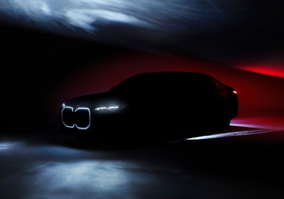 BMW i7, class winner COTY 2023.