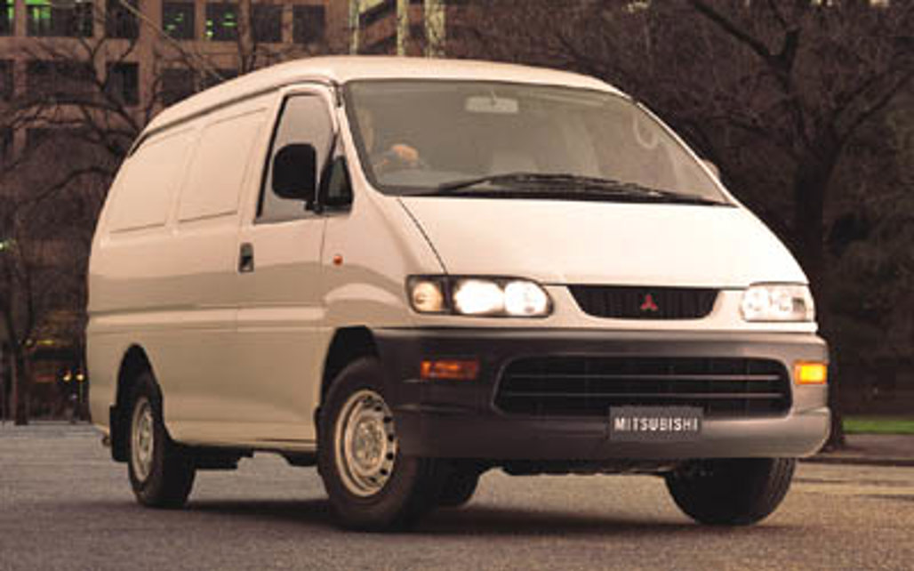MITSUBISHI L400 2004 4-Door Van
