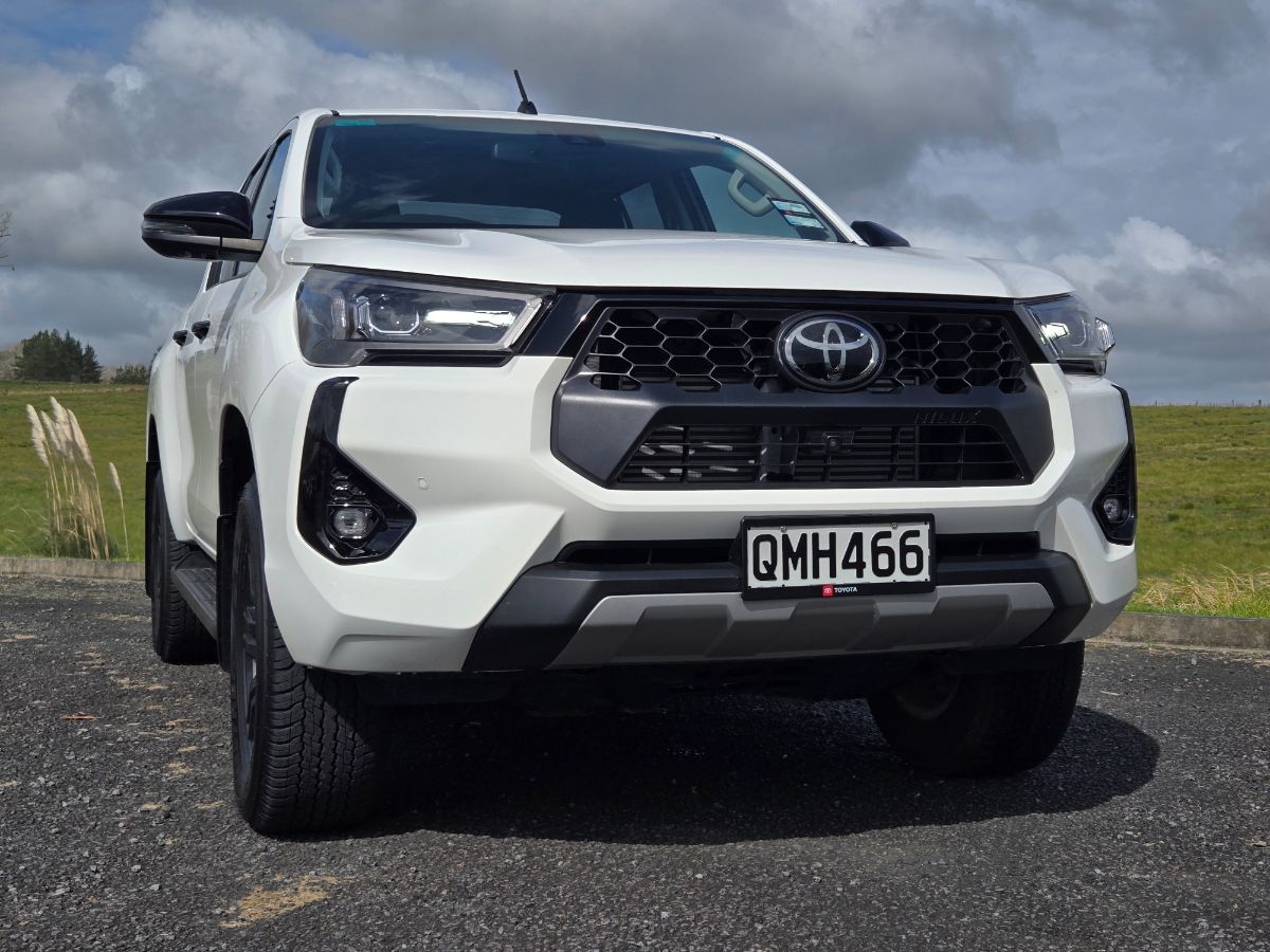 Pierwsze doświadczenia z hybrydą Toyoty Hilux: Czy Toyota przestrzega standardów?