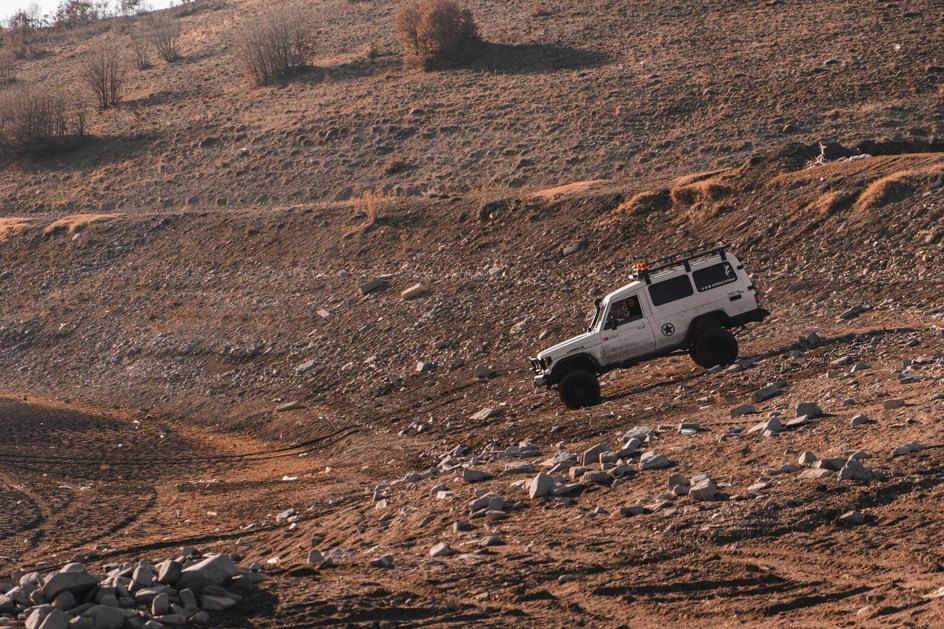 Toyota Land Cruiser 70 off-road