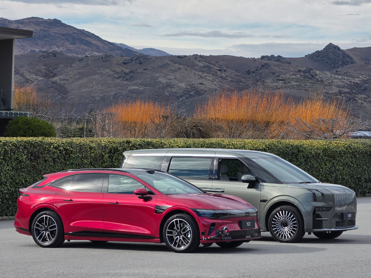 Zeekr 7GT and 009.