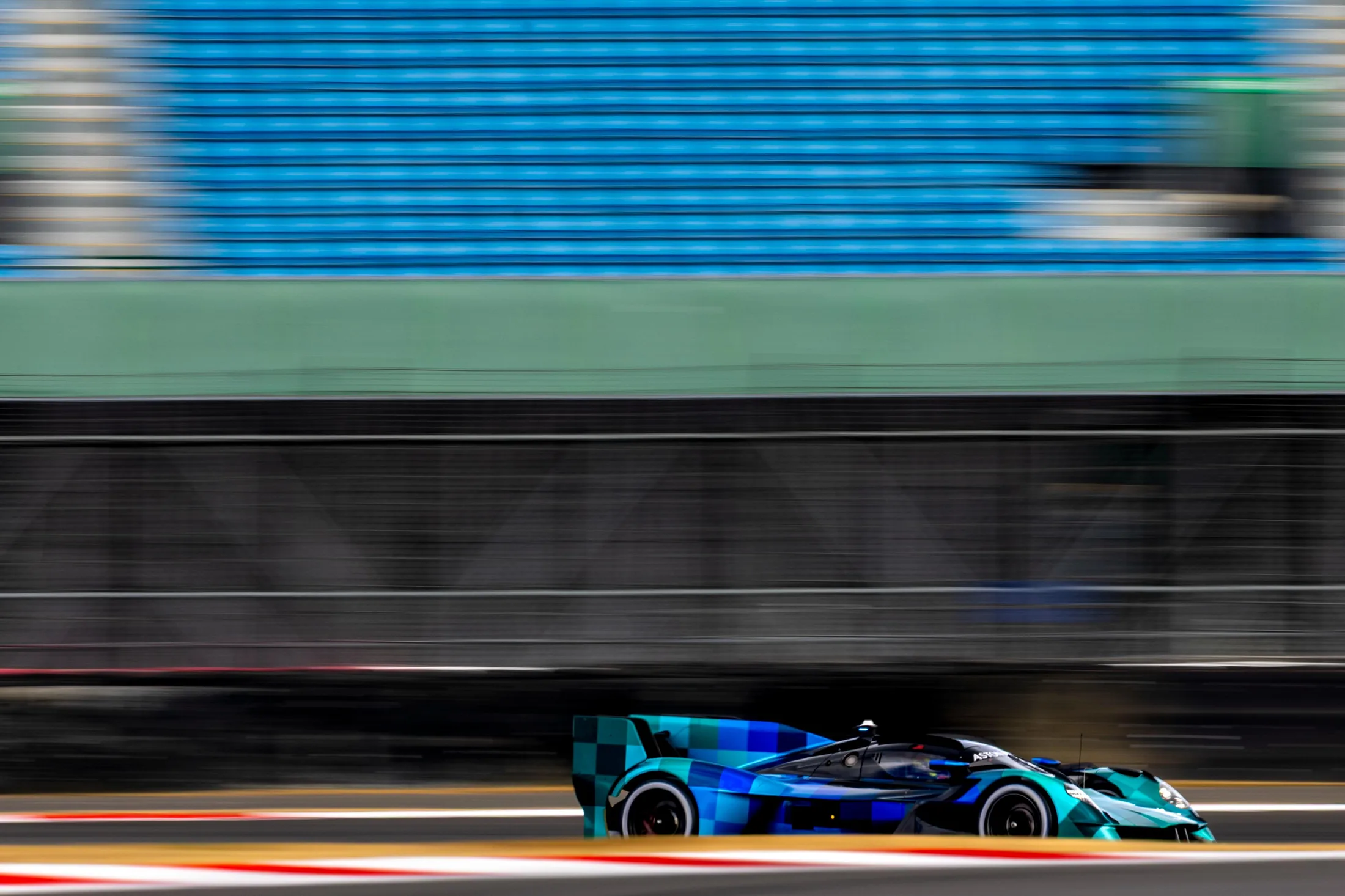Aston Martin Valkyrie aston martin valkyrie silverstone test 002