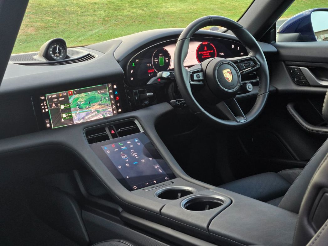 Porsche Taycan 4S Cross Turismo.