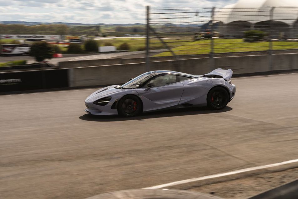 McLaren 750S.