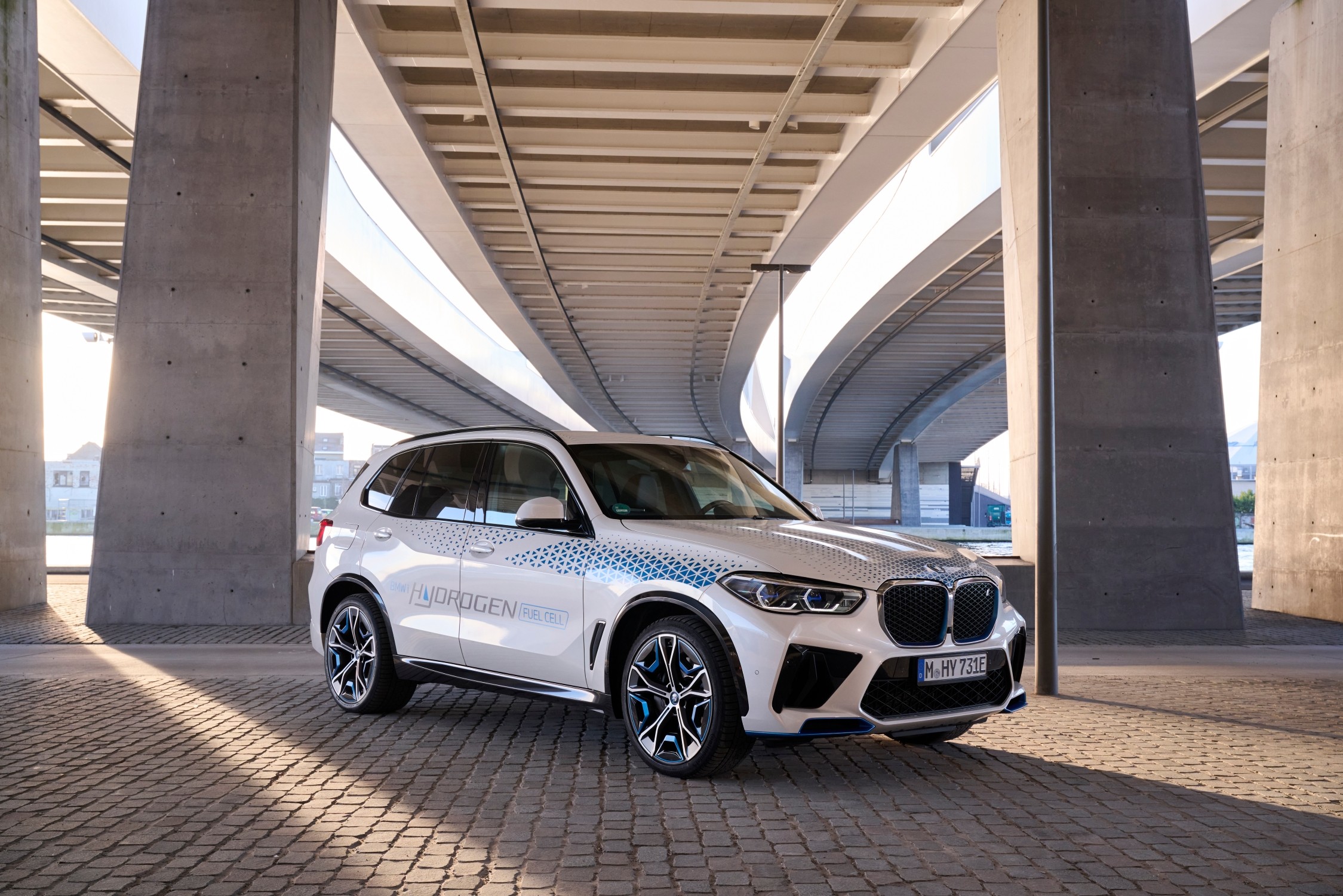 BMW eyes 'no-cost' hydrogen fuel-cell option for EV buyers - Driven Car