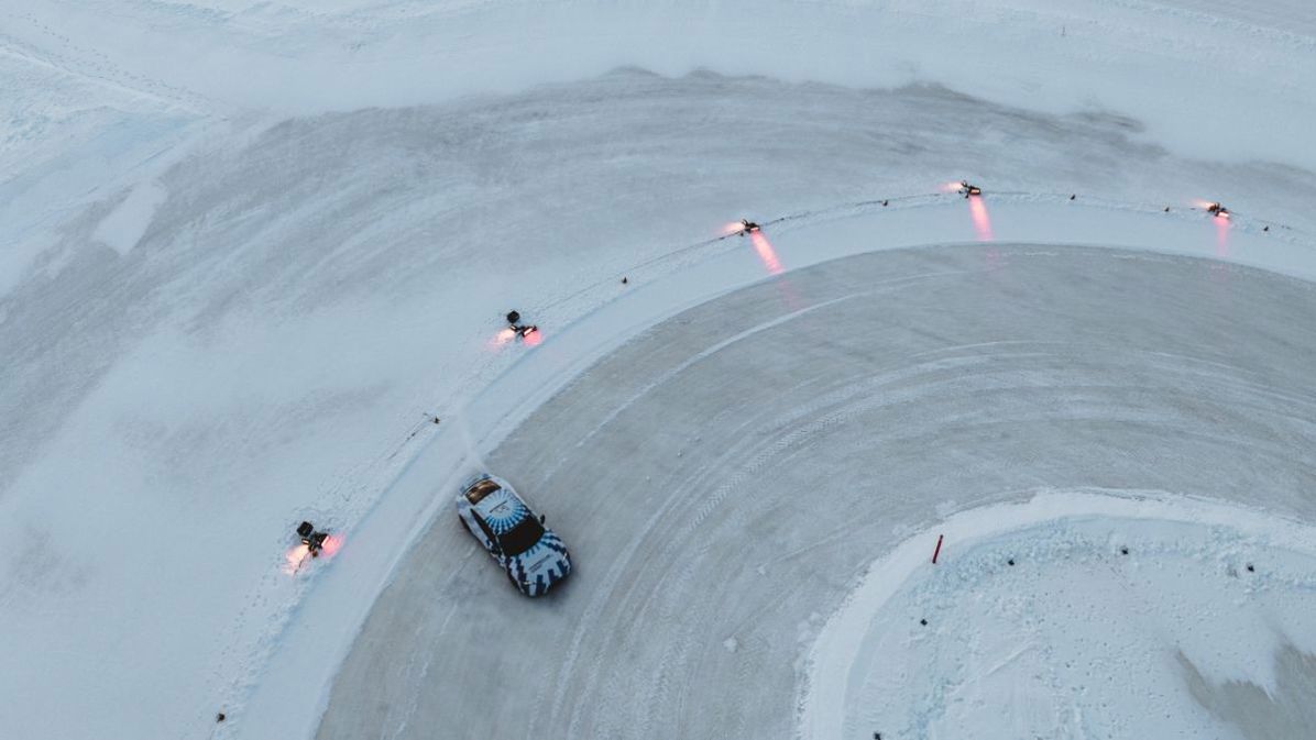 Porsche Taycan GTS EV ice drift record.
